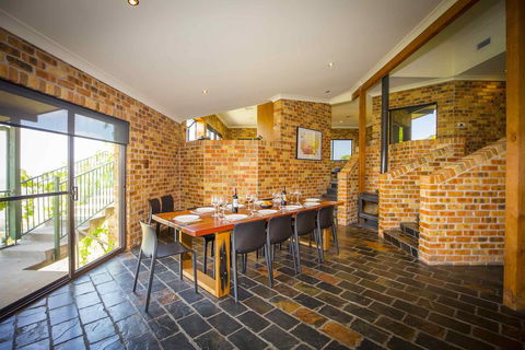 Aquila - Accommodation 4U 2