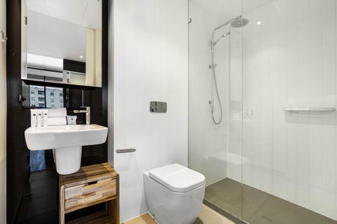 Artsy Apartment CBD City Views And Balcony - Accommodation 4U 3
