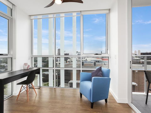 As The Sun Sets - Modern And Spacious 2BR Zetland Apartment Facing The Setting Sun - Accommodation 4U 3