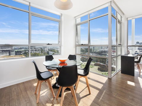 As The Sun Sets - Modern And Spacious 2BR Zetland Apartment Facing The Setting Sun - Accommodation 4U 1