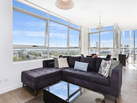As The Sun Sets - Modern And Spacious 2BR Zetland Apartment Facing The Setting Sun - Accommodation 4U 0