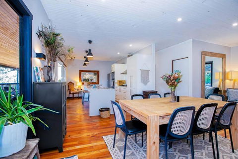 Luxury Farm House On 20 Acres - Sleeps 22 - Accommodation 4U 1