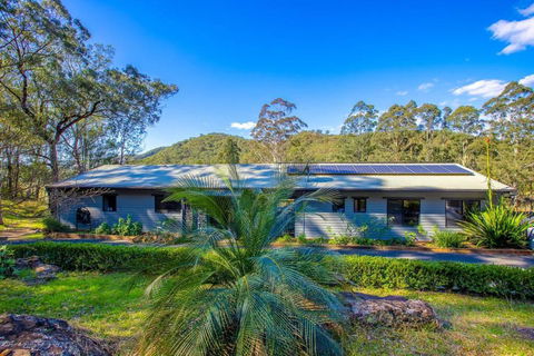Luxury Farm House On 20 Acres - Sleeps 22 - Accommodation 4U 2