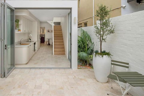 Luxury Designer Redfern House - Accommodation 4U 0