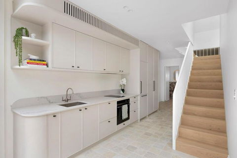Luxury Designer Redfern House - Accommodation 4U 2