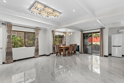 Luxury Living 2B2B In Southern Brisbane Parking - Accommodation 4U 1