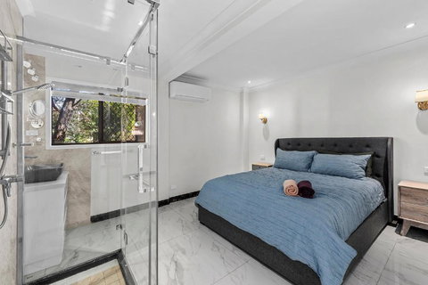 Luxury Living 2B2B In Southern Brisbane Parking - Accommodation 4U 2