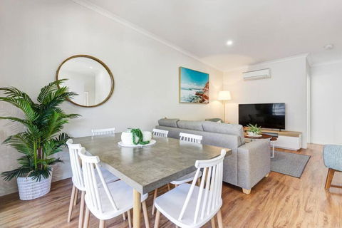 MARJ12- Stylish And Spacious - Accommodation 4U 3