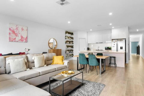 Mellow&Modernized Townhouse-3Beds-Quiet-Anzac Hwy - Accommodation 4U 0