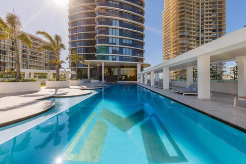 Meriton Suites Surfers Paradise - Accommodation 4U 1