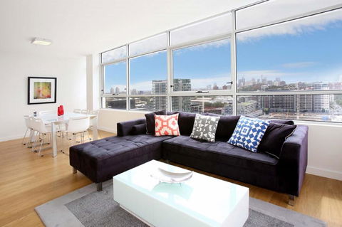 Moore To See - Modern And Spacious 3BR Zetland Apartment With Views Over Moore Park - Accommodation 4U 2