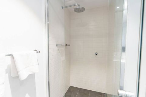 Modern 1 Bed Opposite Racecourse - Accommodation 4U 3