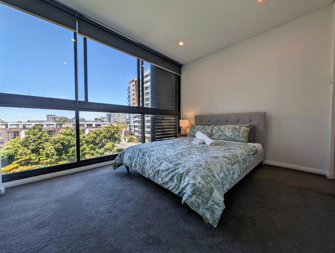 Modern 2 Bedroom Apartment Close To All Amenities! - Accommodation 4U 0