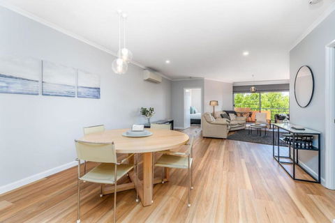 Modern And Homely 2BR Burke Crescent Apartment - Accommodation 4U 1