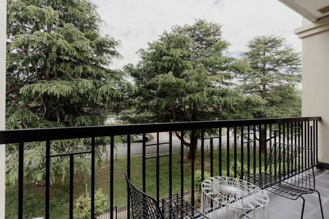 Modern Apartment In The Heart Of Canberra - Accommodation 4U 1