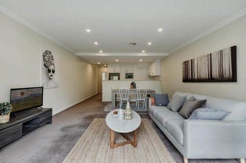 Modern Apartment In The Heart Of Canberra - Accommodation 4U 2