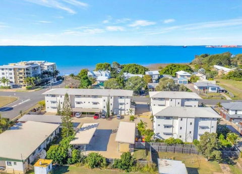 Modern Beach Apartment - Accommodation 4U 0