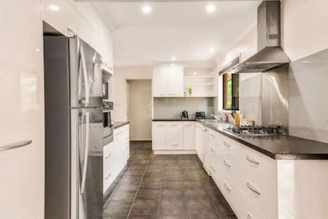 Modern Comfort Retreat 4Bed Cozy Haven W Pool - Accommodation 4U 3
