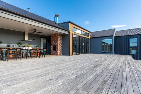 Modern Farmhouse - Accommodation 4U 0