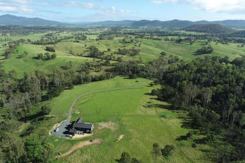 Modern Farmhouse - Accommodation 4U 2
