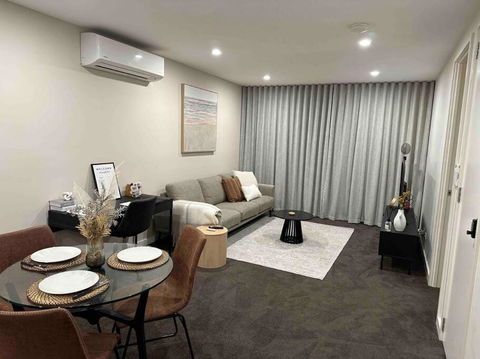 Modern Griffith Apartment - Accommodation 4U 2