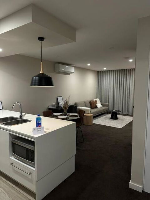 Modern Griffith Apartment - Accommodation 4U 1