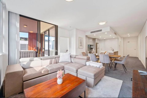 Modern Two Bed Apt In The Centre Of Erskenville - Accommodation 4U 0