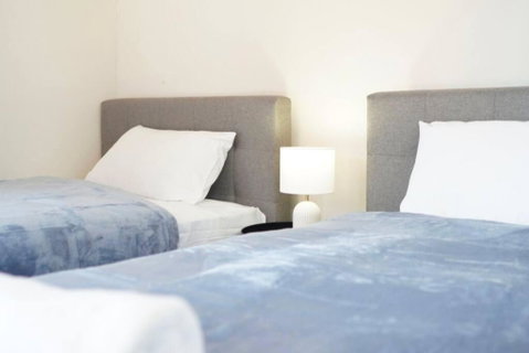 Modern Two Bed Apt In The Centre Of Erskenville - Accommodation 4U 3
