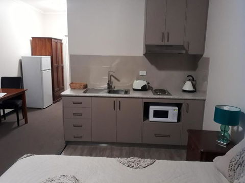 Moe Motor Inn - Contactless 24 Hour Checkinn Available - Accommodation 4U 3