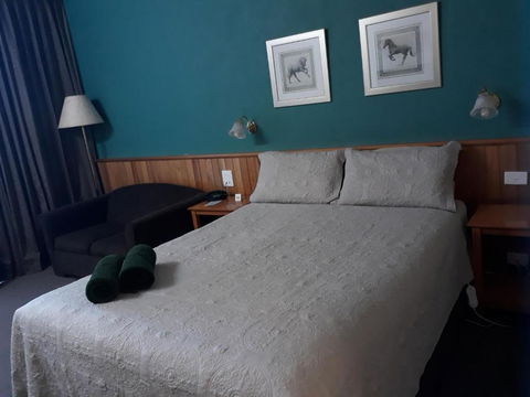 Moe Motor Inn - Contactless 24 Hour Checkinn Available - Accommodation 4U 1