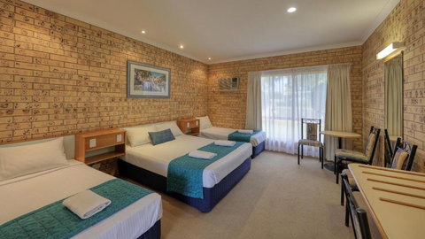 Mulga Country Motor Inn - Accommodation 4U 2