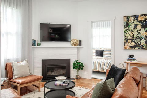 Mulgrave Street Cottage- Renovated Comfort - Accommodation 4U 1