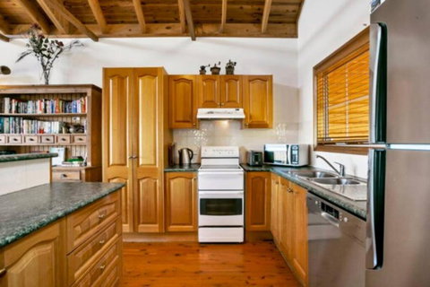 Narrow Neck Lodge - Accommodation 4U 3