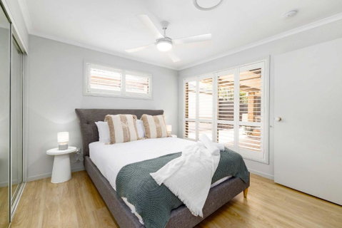 NEW 3BR Serene Creekside Retreat In Helensvale - Accommodation 4U 1