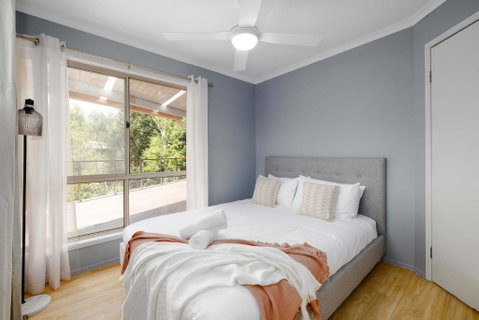 NEW 3BR Serene Creekside Retreat In Helensvale - Accommodation 4U 2
