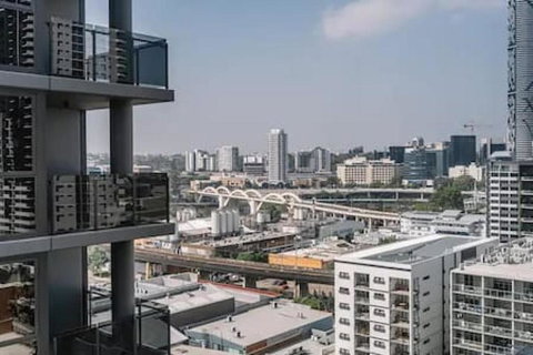 NEW Centrally Located High Level Studio Apartment - Accommodation 4U 0