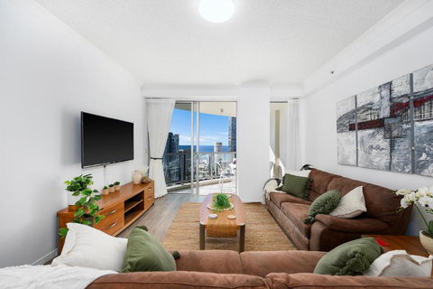 NEW Chevron Ocean Views Central Surfers. - Accommodation 4U 2