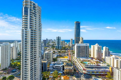 NEW Chevron Ocean Views Central Surfers. - Accommodation 4U 3