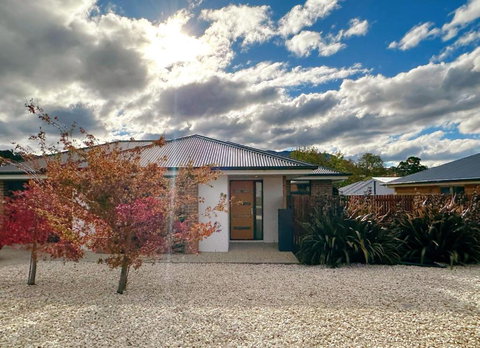 New Kingston Trampoline House - Accommodation 4U 0