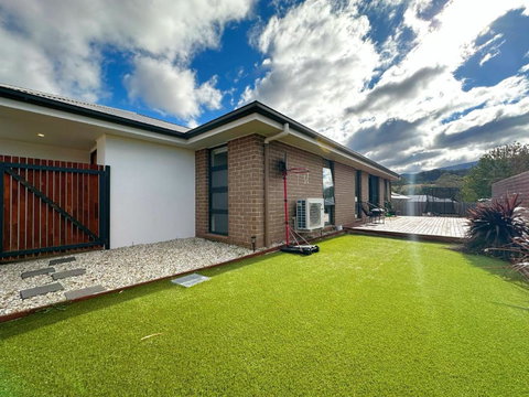 New Kingston Trampoline House - Accommodation 4U 1