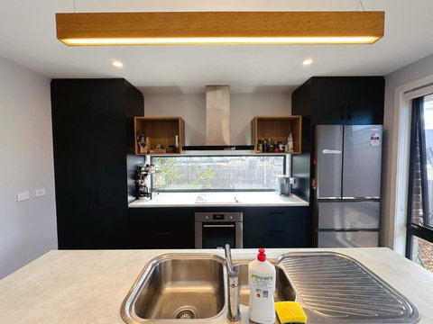 New Kingston Trampoline House - Accommodation 4U 3