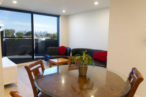 New Spacious 2 Bedroom With Gorgeous City Views - Accommodation 4U 2