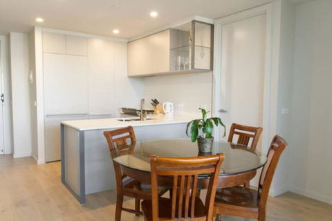 New Spacious 2 Bedroom With Gorgeous City Views - Accommodation 4U 1