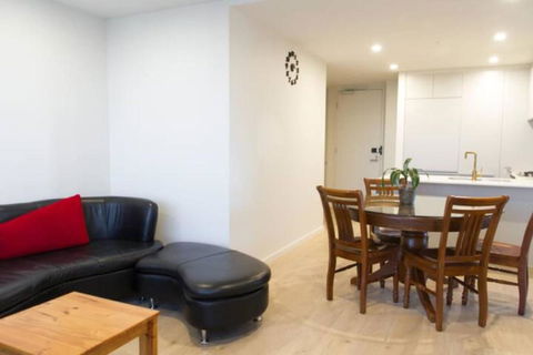 New Spacious 2 Bedroom With Gorgeous City Views - Accommodation 4U 3