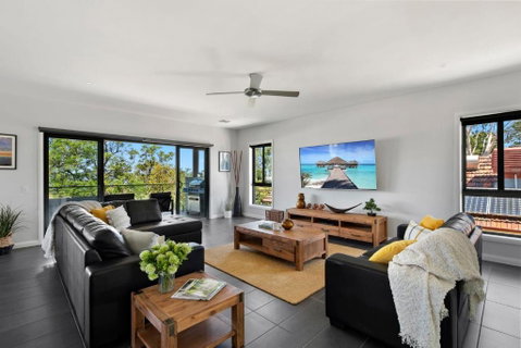 NEW - Sunrise Waters Holiday House - Accommodation 4U 2