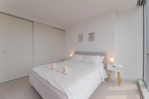 NEW Top Floor L70 CBD Luxury Apt - Accommodation 4U 2