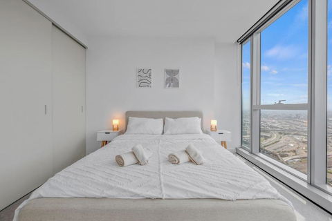 NEW Top Floor L70 CBD Luxury Apt - Accommodation 4U 1