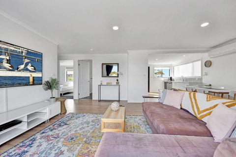 New Property Seabreeze Bungalow - Lakeview Sunset Delight At Sunshine On Lake Macquarie - Accommodation 4U 3