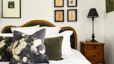 Newman House - Accommodation 4U 2