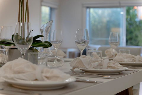 Newsom House - Stylish & Elegant Home With 4 King Beds - Accommodation 4U 1